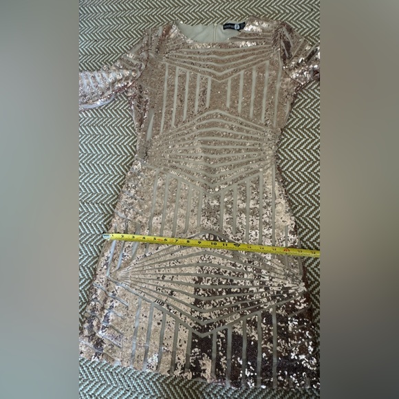 Boohoo Sparkly mini dress size 4 light peach long sleeves - Picture 13 of 13